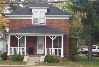 6 Bedroom / 2 Bath House Conveniently Located on Division Street
