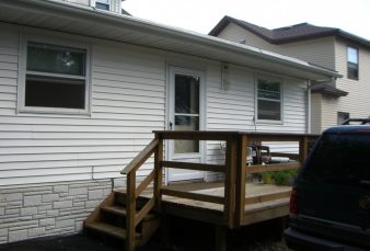 Great 2-Bedroom with Deck.  Close to Campus.
