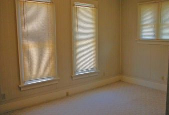 College Avenue House – 4 Bedroom / 2 Bath – Across from Old Main!