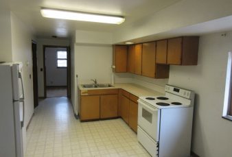 Small complex close to campus. Heat included