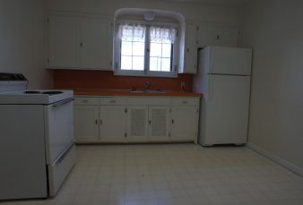 One Bedroom Upper Apartment Near Downtown – Available for 2022/2023 School Year!