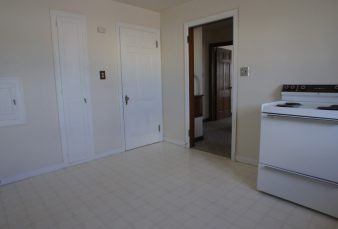 One Bedroom Upper Apartment Near Downtown – Available for 2022/2023 School Year!