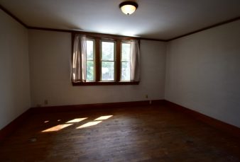 2 Bedroom Upper Apartment Available for 2022/2023 School Year!