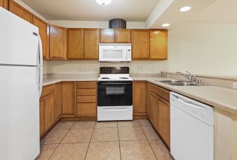 Luxury 4 Bedroom Apartment – Close to Campus Available! – ALL Utilities Included! Available for 2024/2025 School Year!