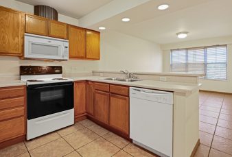 Luxury 4 Bedroom Apartment – Close to Campus Available! – ALL Utilities Included! Available for 2024/2025 School Year!