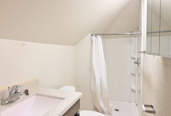 Upper 1 Bedroom Apartment Near Campus Available for 2024/2025 School Year!