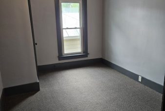 2 Bedroom Upper on Main Street with Free Laundry