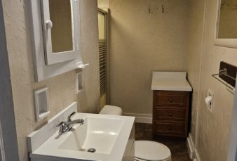 2 Bedroom Upper on Main Street with Free Laundry
